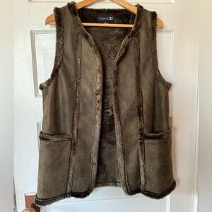 F21 Forever 21 olive faux suede vest warm cozy size Large